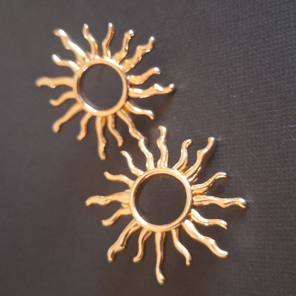Gold Sunburst Stud Earrings Celestial Boho Statement Sun Jewelry - Picture 3 of 5